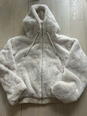 Ivory Plush Hooded Jacket - Women's Cozy Zip-Up Coat